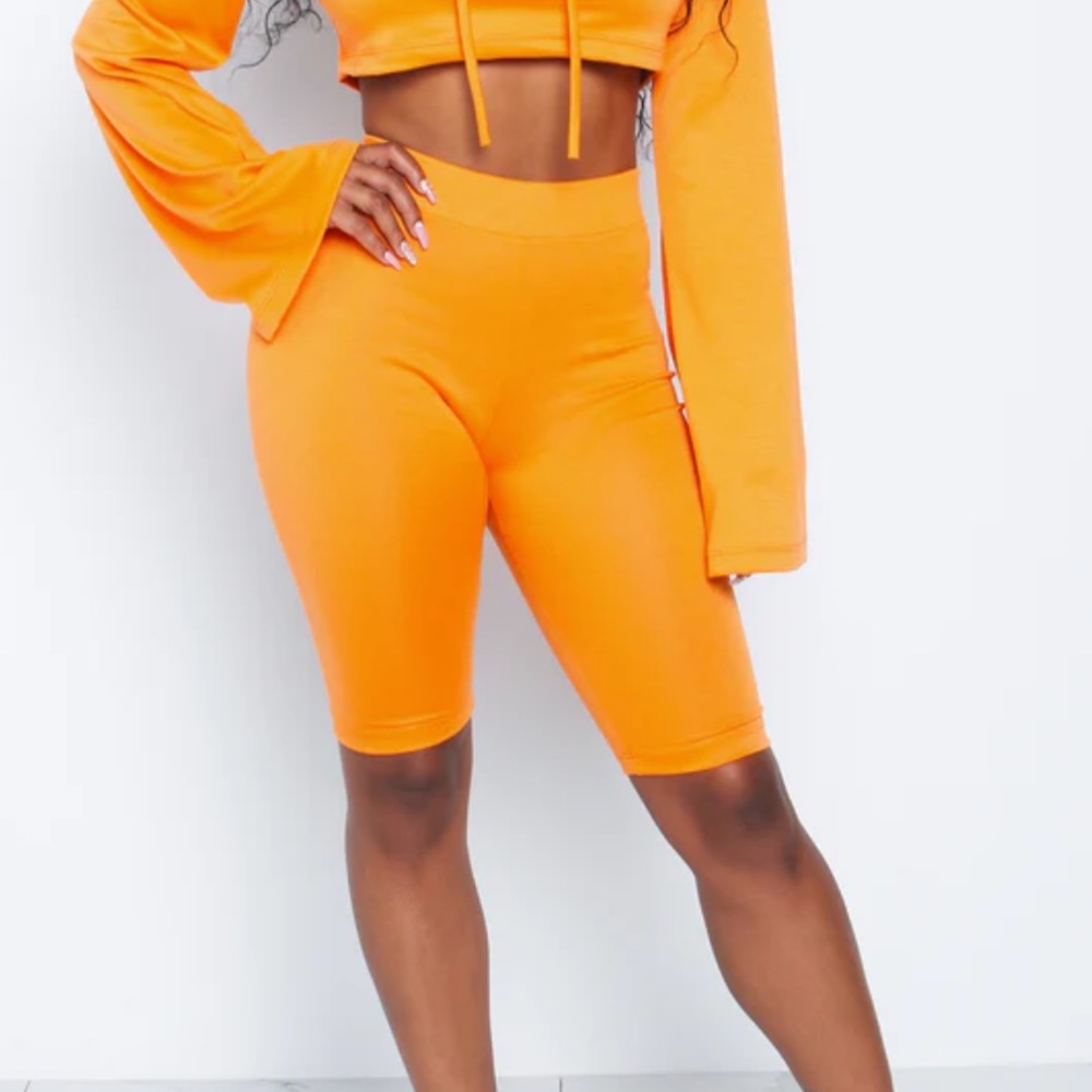 Kloset Envy Bali Orange Bermuda shorts